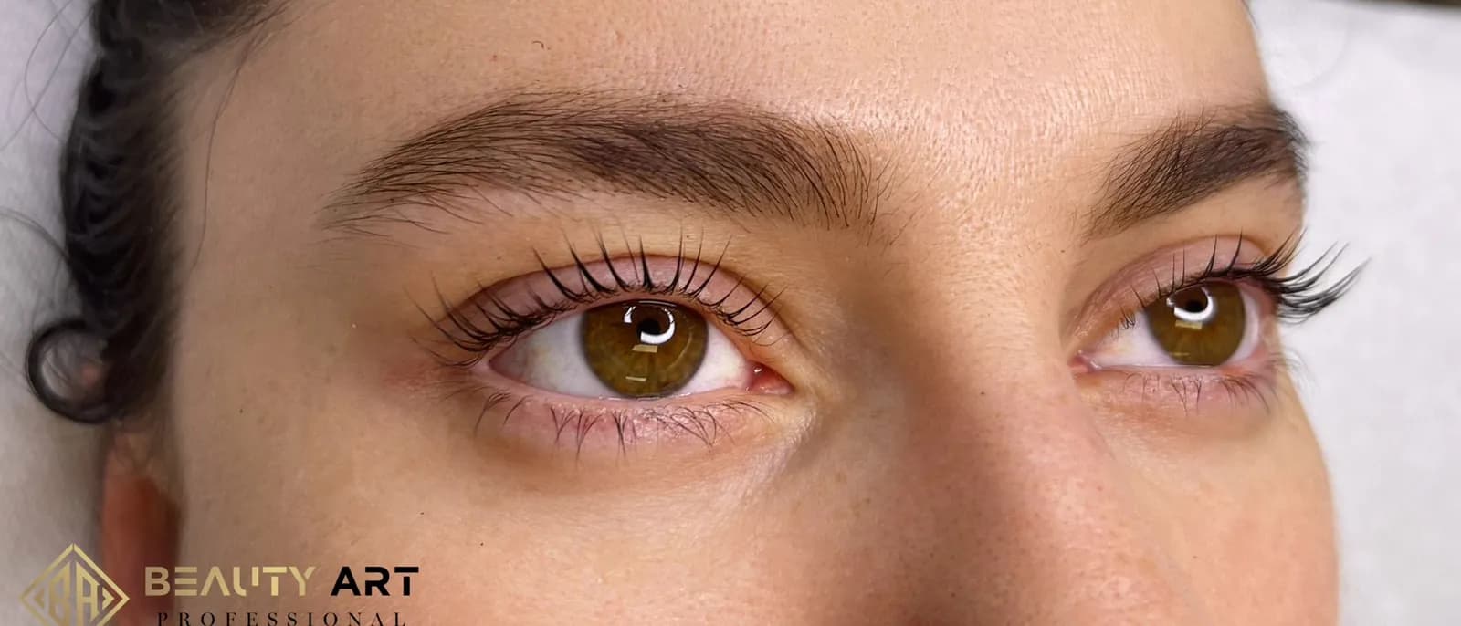 Reguläres Wimpernlifting vs. Keratin-Wimpernlifting: Die Unterschiede verstehen