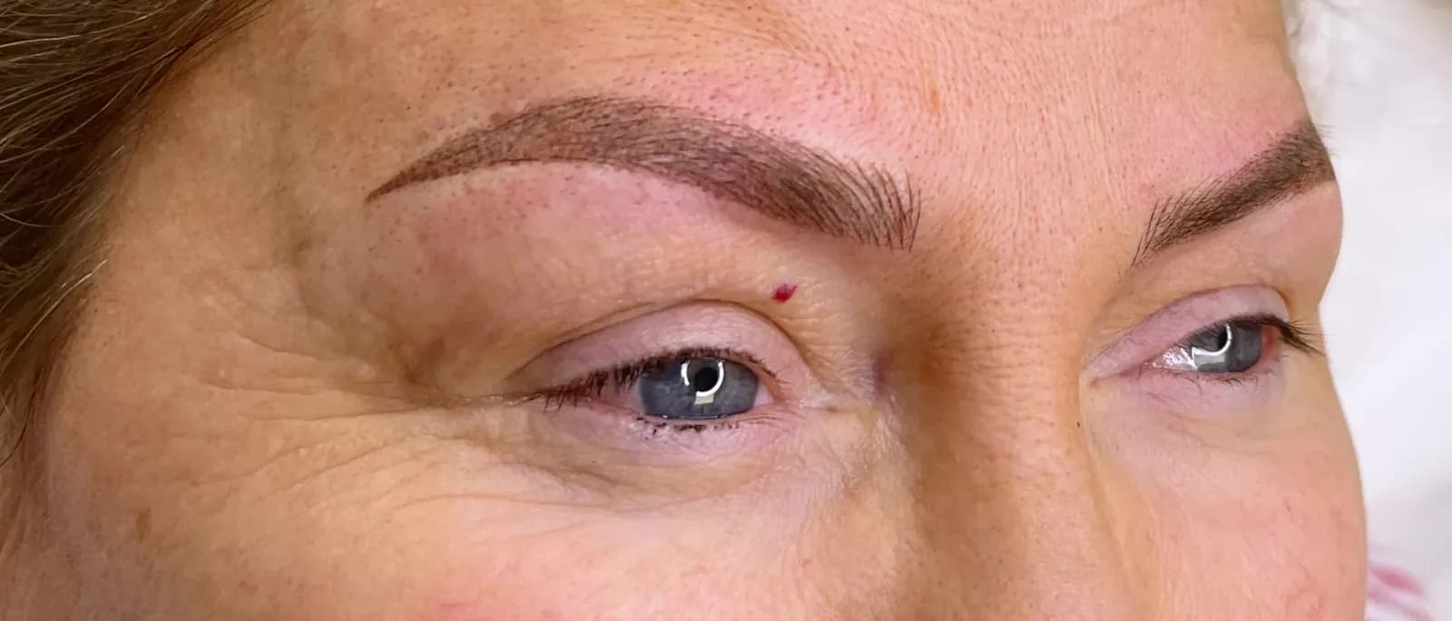Sourcils Combo : qu’est-ce que c’est ? La procédure et les avantages